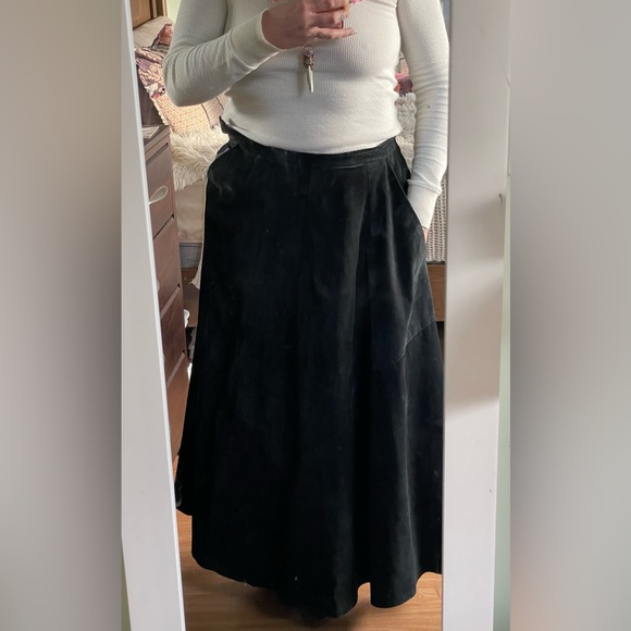 Vintage Rare!! Floor Length Black Suede Danier Skirt. Size14 - Picture 9 of 10